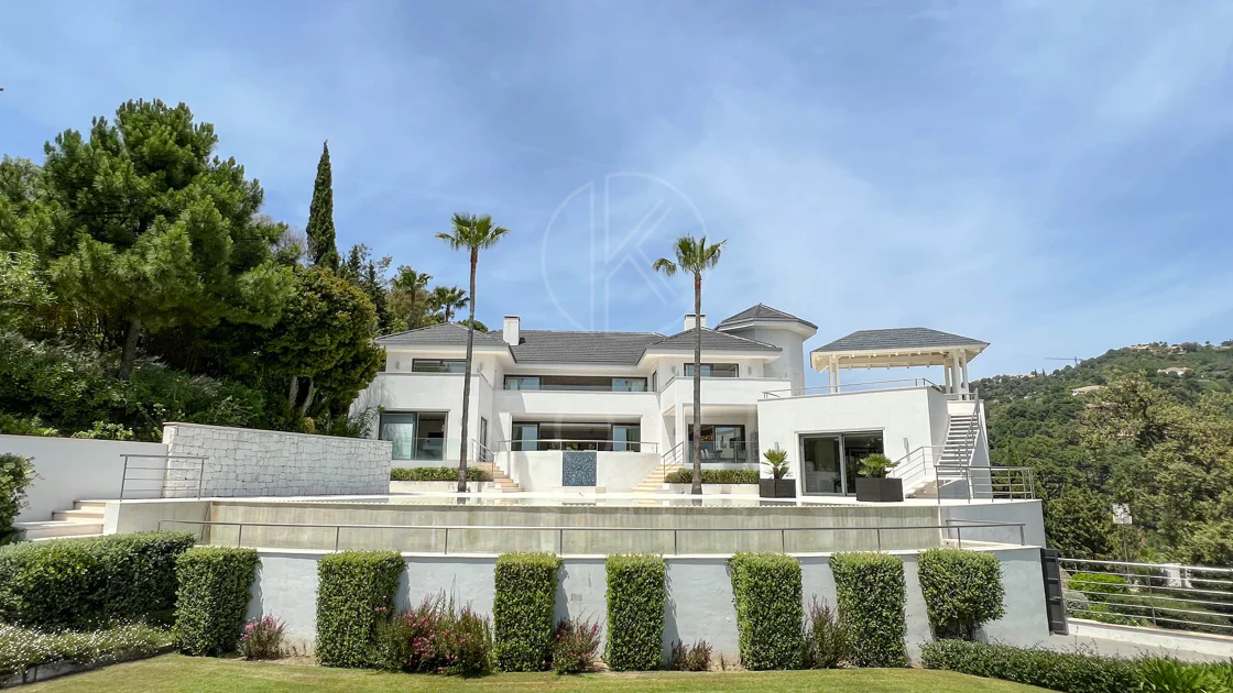 Fantastic modern villa with amazing panoramic sea views in La Zagaleta