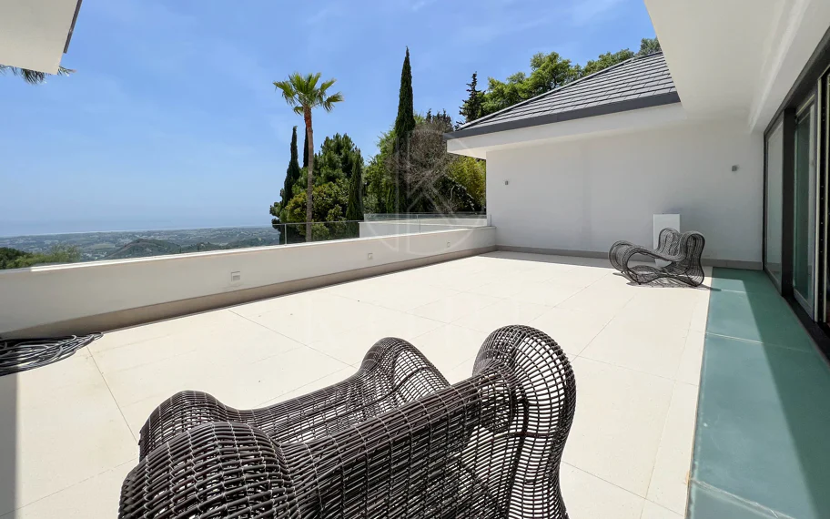 Fantástica villa moderna con increíbles vistas panorámicas al mar