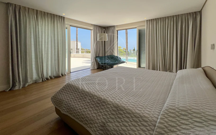Fantástica villa moderna con increíbles vistas panorámicas al mar