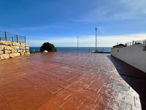 Azata Delmare - Casares Costa - Apartments with spectacular sea views. Strategically located 250m from the beach, Azata Delmare is a complex of 74 apartments of 2 and 3 bedrooms.