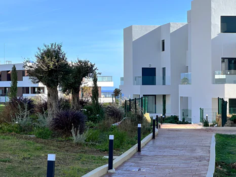 Azata Delmare - Casares Costa - Apartments with spectacular sea views. Strategically located 250m from the beach, Azata Delmare is a complex of 74 apartments of 2 and 3 bedrooms.