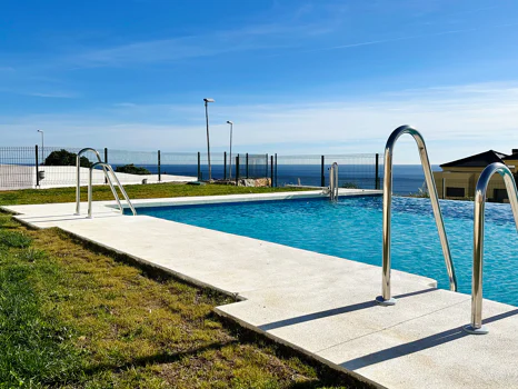Azata Delmare - Casares Costa - Apartments with spectacular sea views. Strategically located 250m from the beach, Azata Delmare is a complex of 74 apartments of 2 and 3 bedrooms.