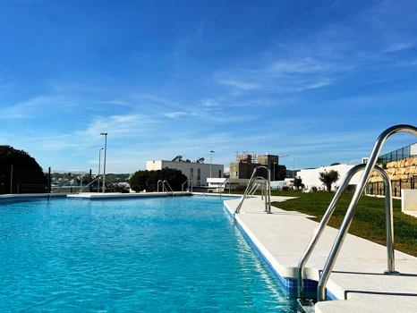 Azata Delmare - Casares Costa - Apartments with spectacular sea views. Strategically located 250m from the beach, Azata Delmare is a complex of 74 apartments of 2 and 3 bedrooms.