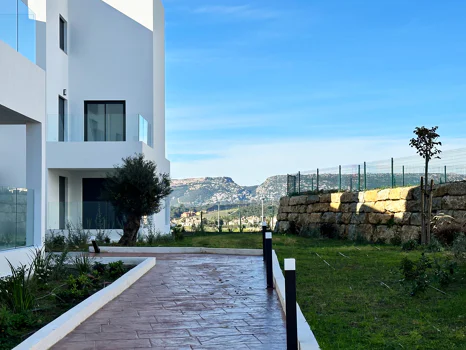 Azata Delmare - Casares Costa - Apartments with spectacular sea views. Strategically located 250m from the beach, Azata Delmare is a complex of 74 apartments of 2 and 3 bedrooms.