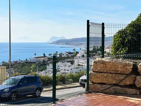 Azata Delmare - Casares Costa - Apartments with spectacular sea views. Strategically located 250m from the beach, Azata Delmare is a complex of 74 apartments of 2 and 3 bedrooms.