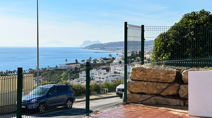Azata Delmare - Casares Costa - Apartments with spectacular sea views. Strategically located 250m from the beach, Azata Delmare is a complex of 74 apartments of 2 and 3 bedrooms.