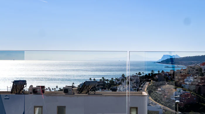 Azata Delmare - Casares Costa - Apartments with spectacular sea views. Strategically located 250m from the beach, Azata Delmare is a complex of 74 apartments of 2 and 3 bedrooms.