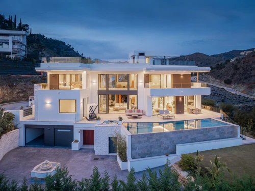 Villa for sale in Lomas de La Quinta, Benahavis