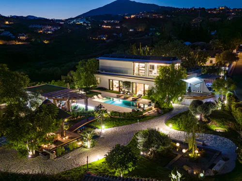 Villa for sale in Benahavis