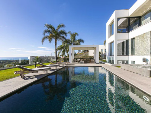 Villa for sale in Benahavis