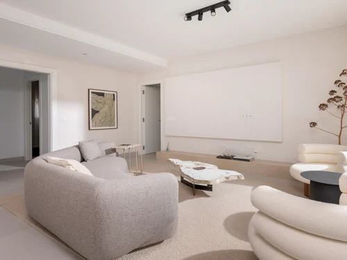 Unique penthouse with panoramic views! Gated community with spa, gym and co working area .