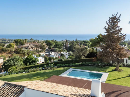 Villa for sale in El Rosario, Marbella East