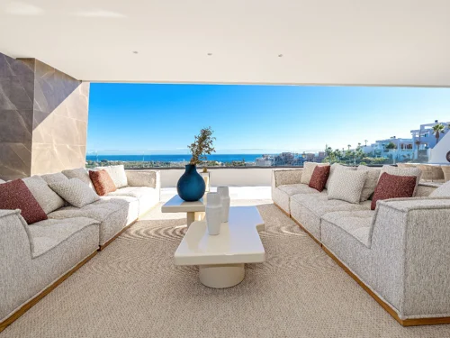 Elegant New-Build Apartment with Sea Views in Estepona East