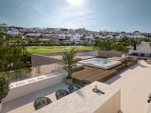Villa for sale in Estepona