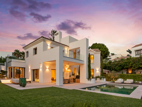 Villa for sale in La Alqueria, Benahavis