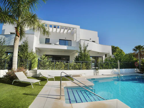 Town House for sale in Estepona
