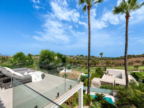 Villa for sale in El Paraiso, Estepona East