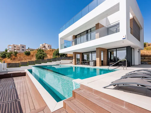 Villa for sale in Estepona