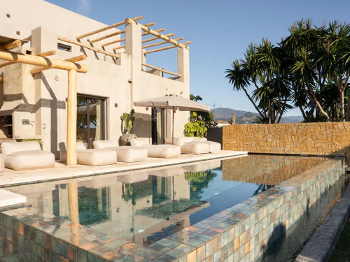 Villa for sale in Estepona