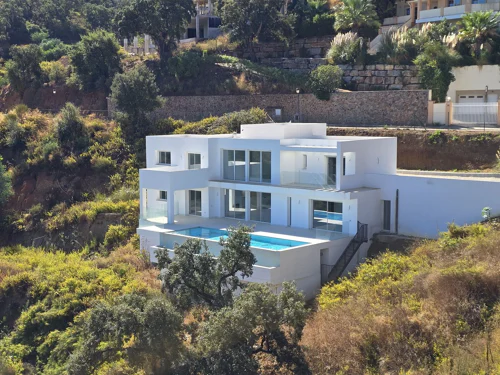 Villa for sale in La Mairena, Marbella East