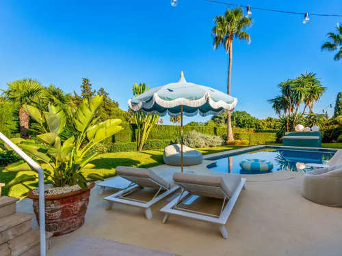 Villa for sale in El Paraiso, Estepona East