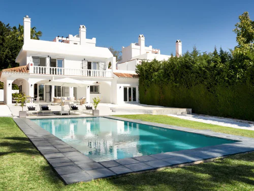 Villa for sale in Estepona