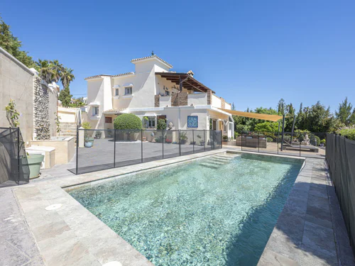 Villa for sale in Estepona