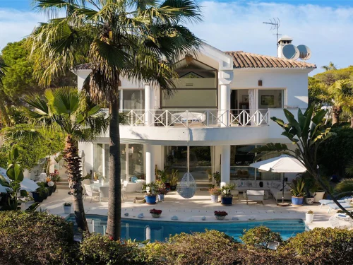 Villa for sale in New Golden Mile, Estepona East