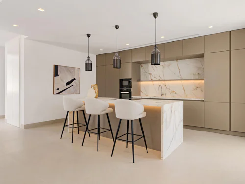 Villa for sale in Estepona West