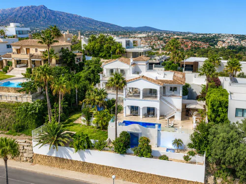 Villa for sale in Benahavis