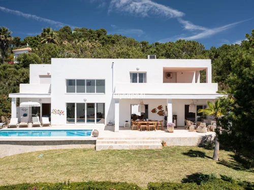 Villa for sale in Estepona