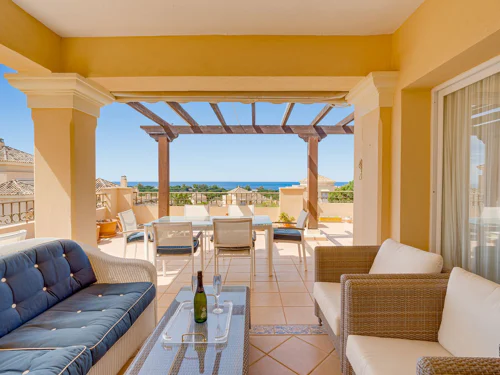 Penthouse for sale in Elviria, Marbella East