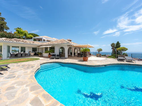 Villa for sale in Benalmadena