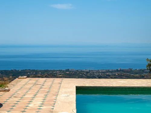 Villa for sale in La Mairena, Marbella East