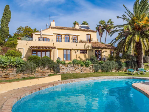 Villa for sale in Estepona