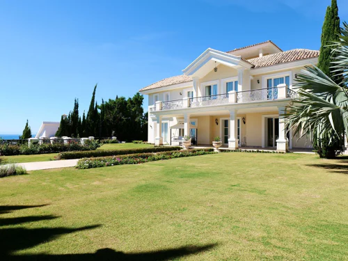 Villa for sale in El Rosario, Marbella East