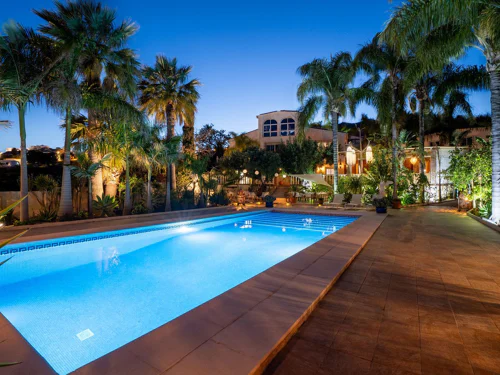 Villa for sale in Benalmadena