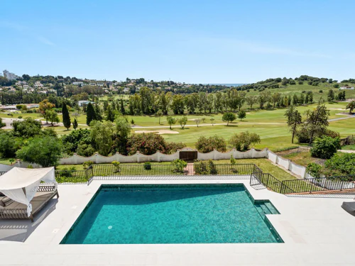 Villa for sale in El Paraiso, Estepona East