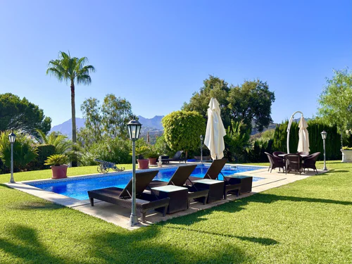 Villa for sale in El Rosario, Marbella East