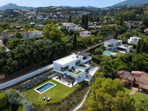 Villa for sale in Benahavis