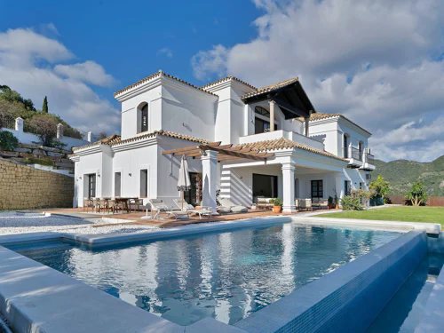 Villa for sale in Benahavis