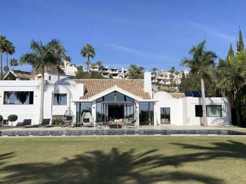 Villa for sale in Benahavis
