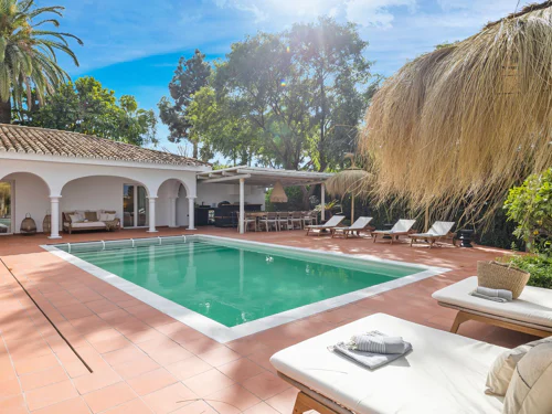 Villa for sale in Hacienda las Chapas, Marbella East