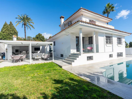 Villa for sale in El Paraiso, Estepona East