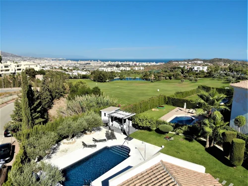 Villa for sale in Cerros del Aguila, Mijas Costa