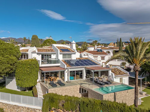 Villa for sale in Las Chapas, Marbella East