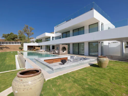 Villa for sale in Benalmadena