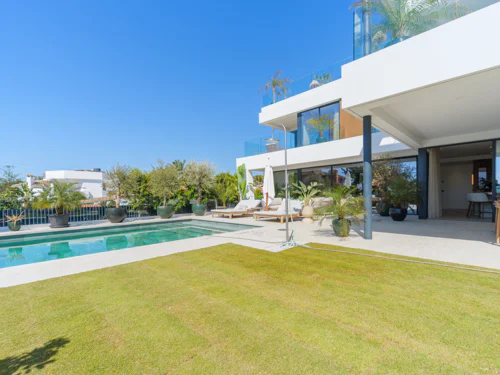 Villa for sale in Marbesa, Marbella East