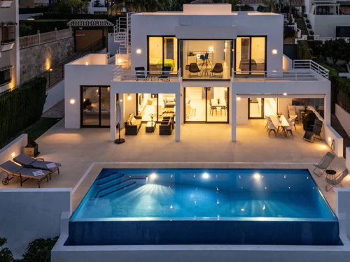 Exclusiva villa en Cala de Mijas con vistas al mar y todas las comodidades