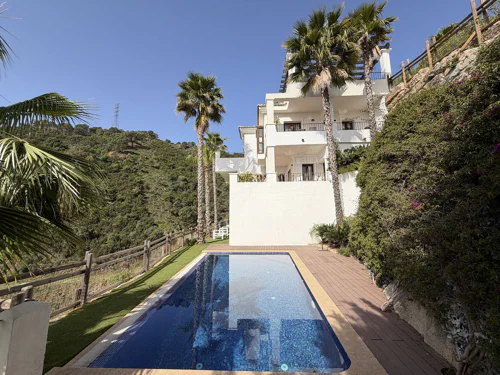 Villa for sale in Benahavis